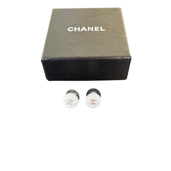 Chanel White Quilted Resin w/Gold CC Logo Earrings w/Box and COA - Picture 5 of 8